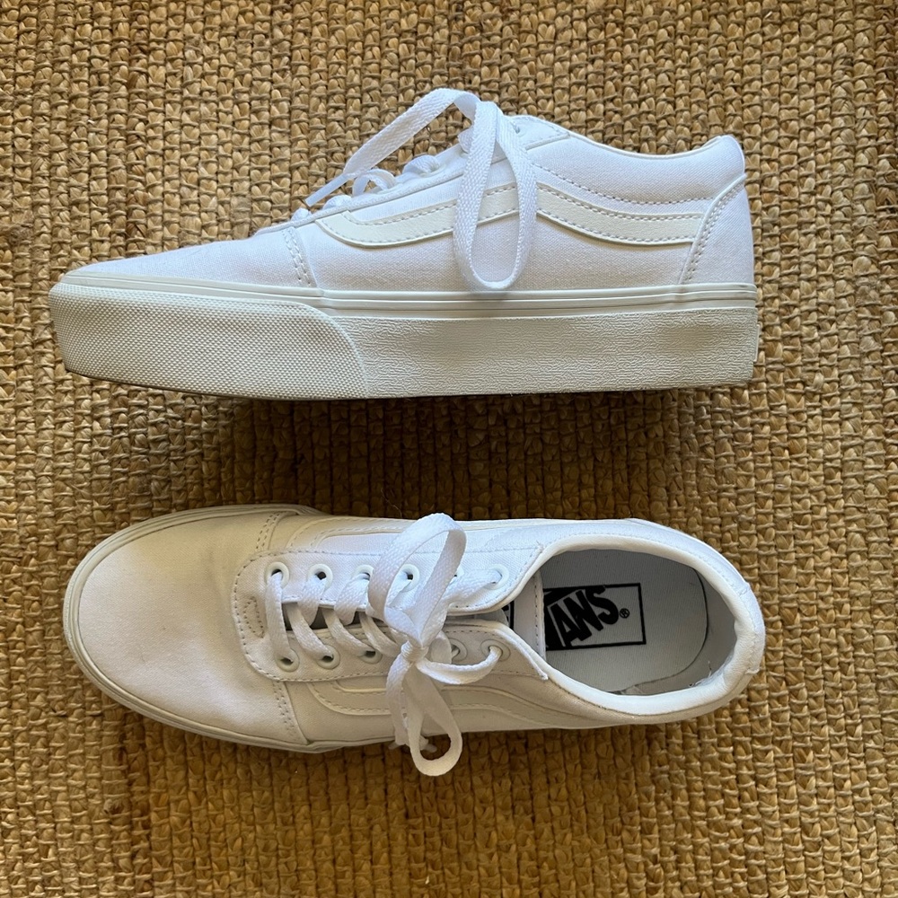 Women’s White Vans- Low Top Ward Sneaker